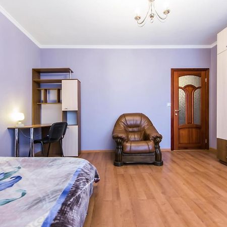 Комфортная Двухкомнатная Квартира Возле Метро Академгородок Kiev Bagian luar foto