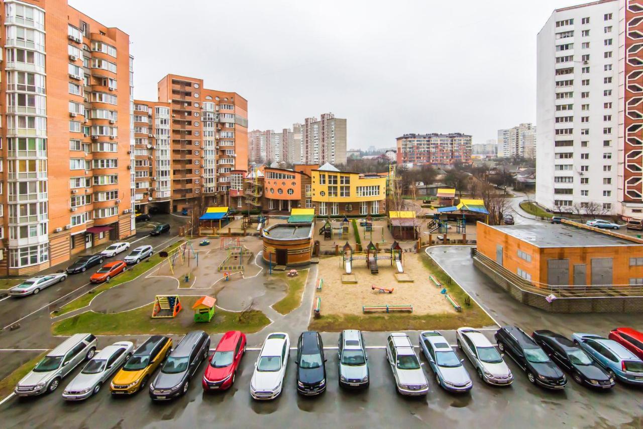 Комфортная Двухкомнатная Квартира Возле Метро Академгородок Kiev Bagian luar foto
